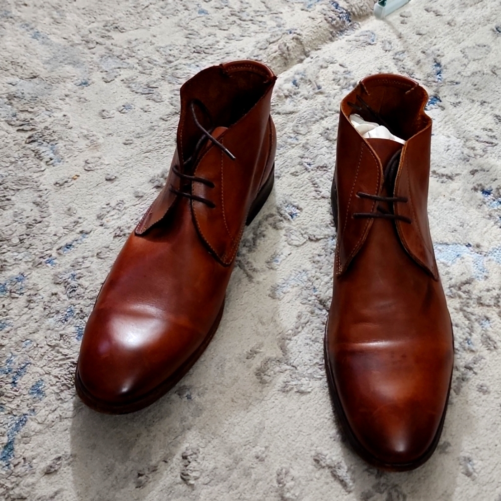 Mens genuine calf skin soft leather chukka boot. Leather sole, light brown color
